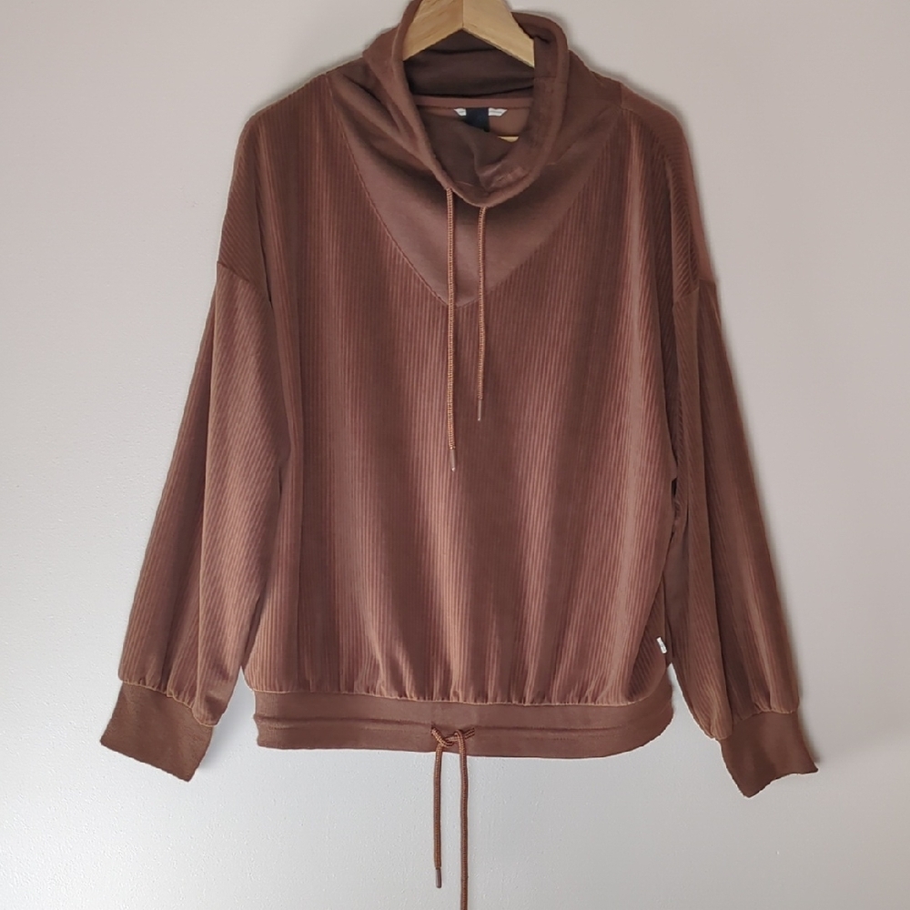Mondetta All-Over Ribbed Performance Top with Cinched Waist Brown M